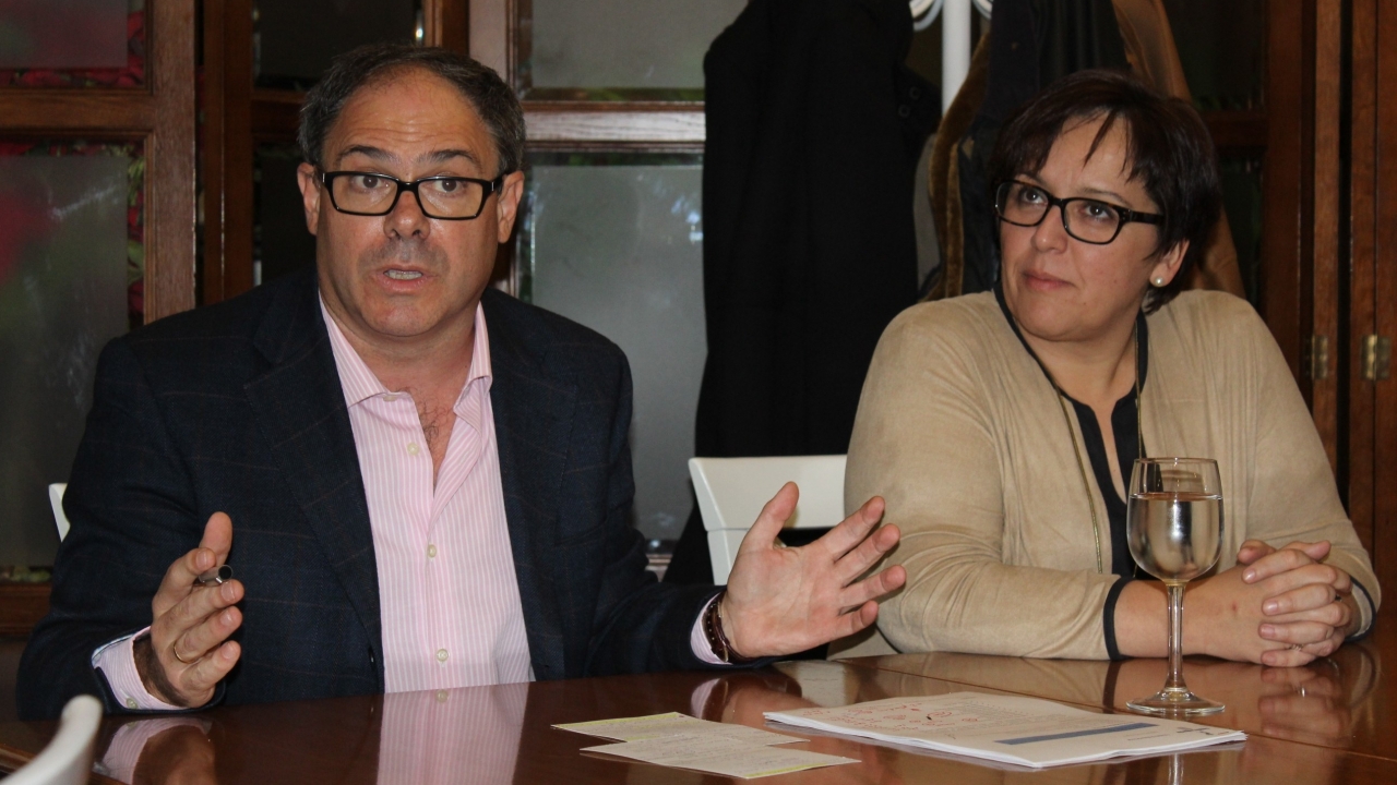 Pérez: "Nos hemos encontrado 26.000 expedientes de la dependencia sin tramitar y un recorte de mil millones en servicios sociales"