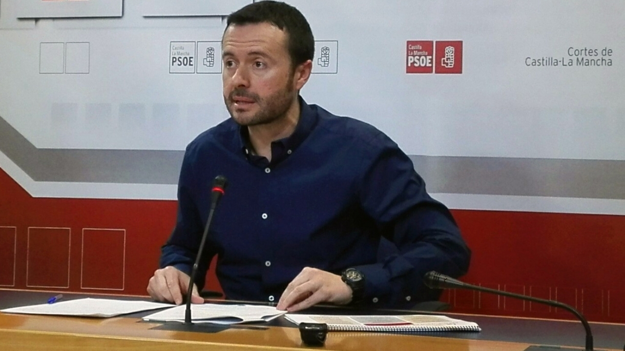 &quot;Los del PP, que ahora proponen bajar impuestos, son los que crearon 300 tasas y copagos&quot;