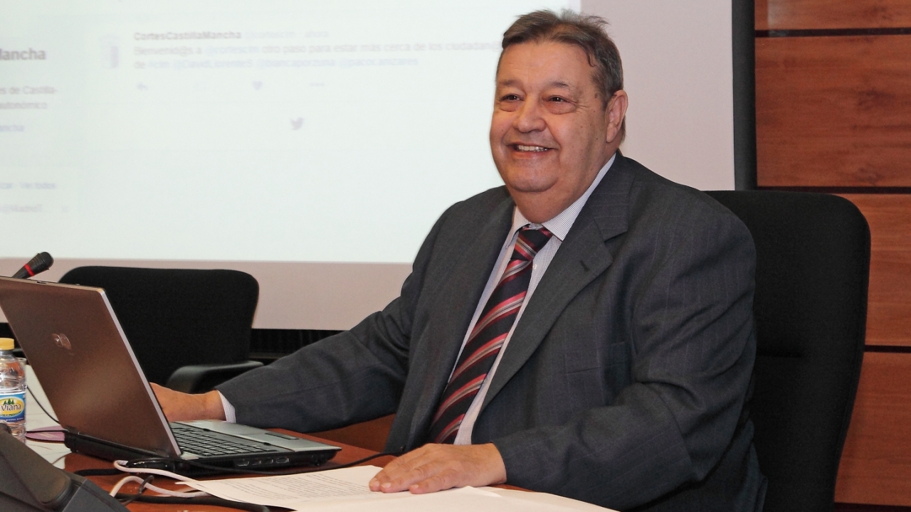 Vaquero propone que los diputados puedan cobrar el paro y que tengan sueldos equiparados a cargos de otras instituciones