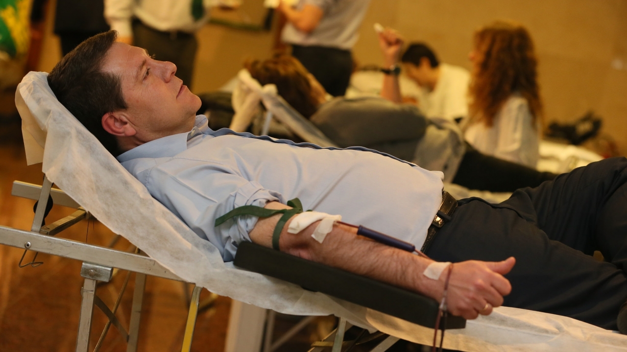 García-Page: "La sangre deja claro que todos somos iguales"