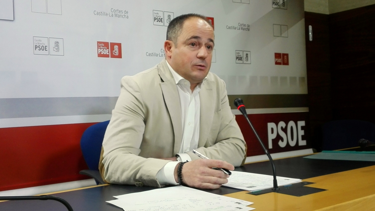 "Cospedal solo será creíble si exige a Rajoy que no presente recursos contra la jornada de 35 horas y las oposiciones en educación"