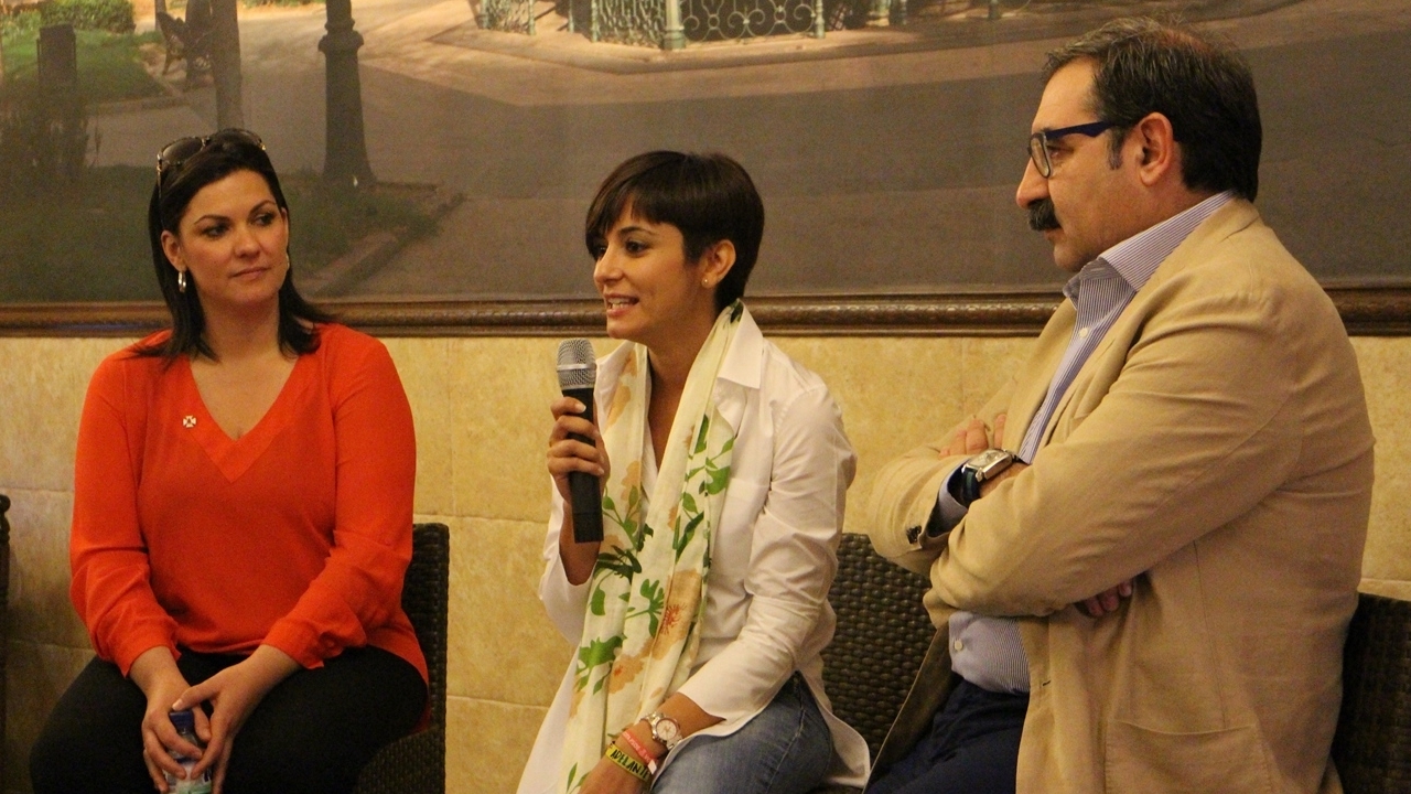 "Los dos compromisos principales del PSOE son universalizar la sanidad y acabar con los copagos del PP"