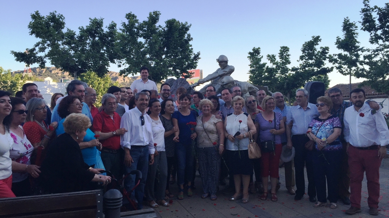 Hernando asegura que entre los "extremos" de PP y Podemos está la opción centrada del PSOE para recuperar la justicia social y la dignidad