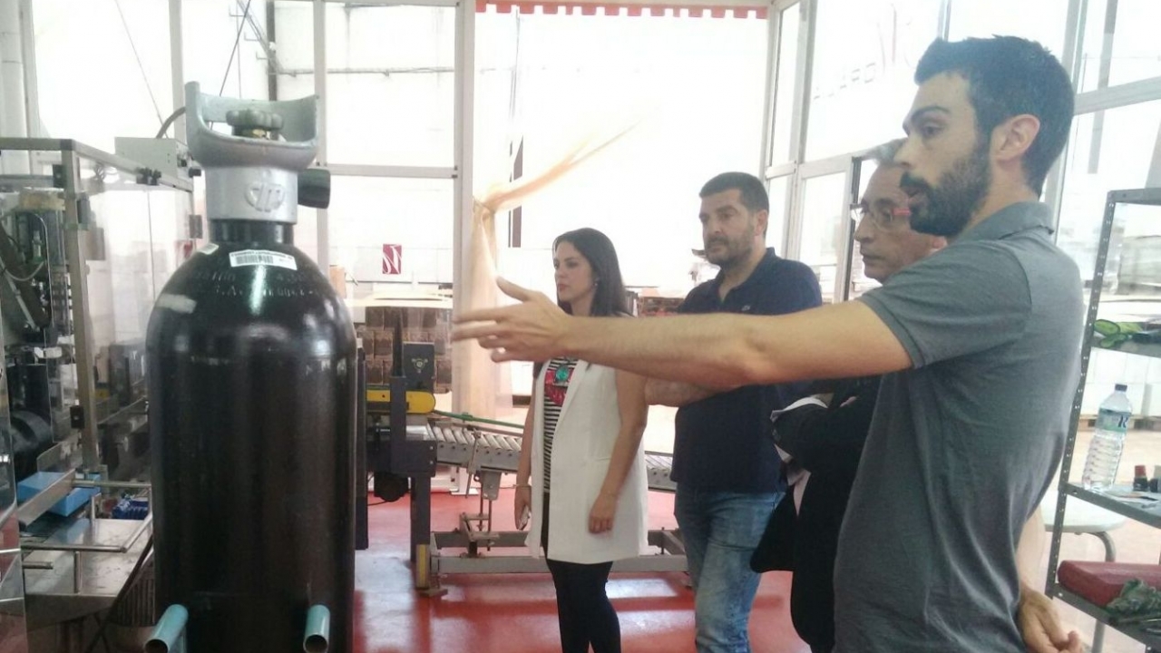 Martín pide a los indecisos que "no se dejen engañar por cantos de sirena" y confíen en el PSOE, "el único que garantiza el fin del gobierno del PP"