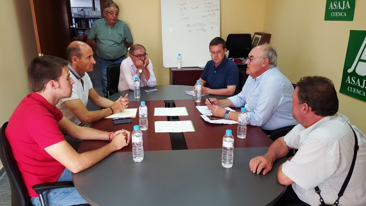 El PSOE trata con Asaja la importancia de "dar una solución al tema del agua"