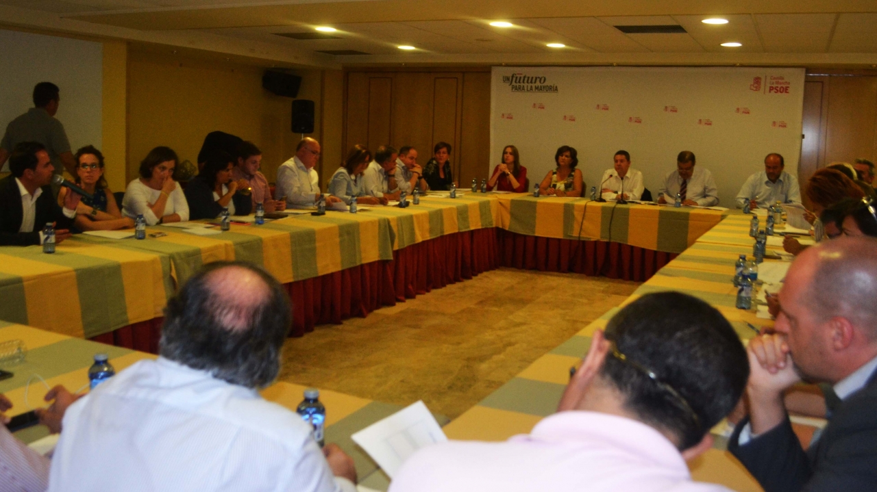 "El pacto que se ha firmado hoy tiene que representar un antes y un después en el rescate de las personas de C-LM"