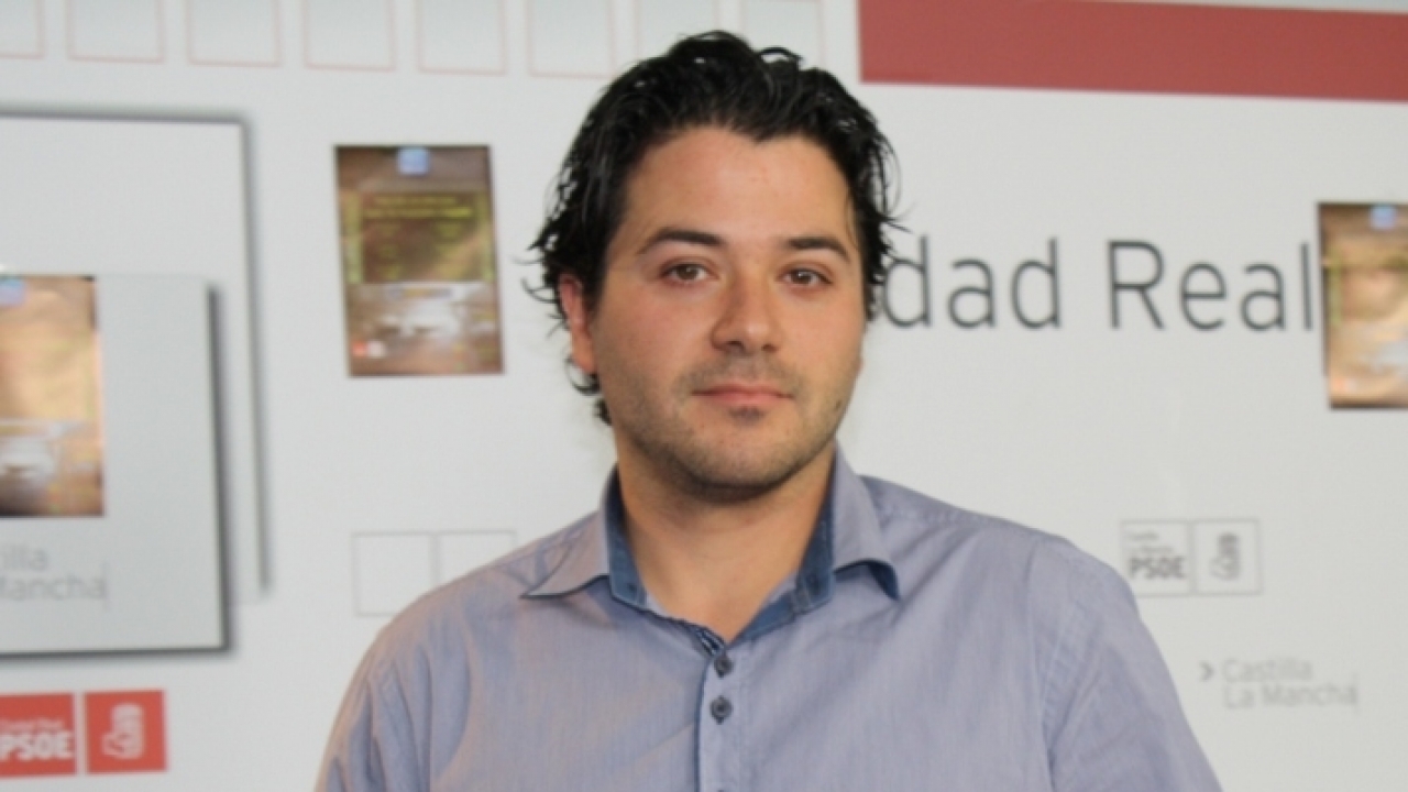 "No hay nada más vergonzoso que el silencio de Lola Merino cuando Rajoy y Cospedal asestaron los mayores recortes al mundo rural"