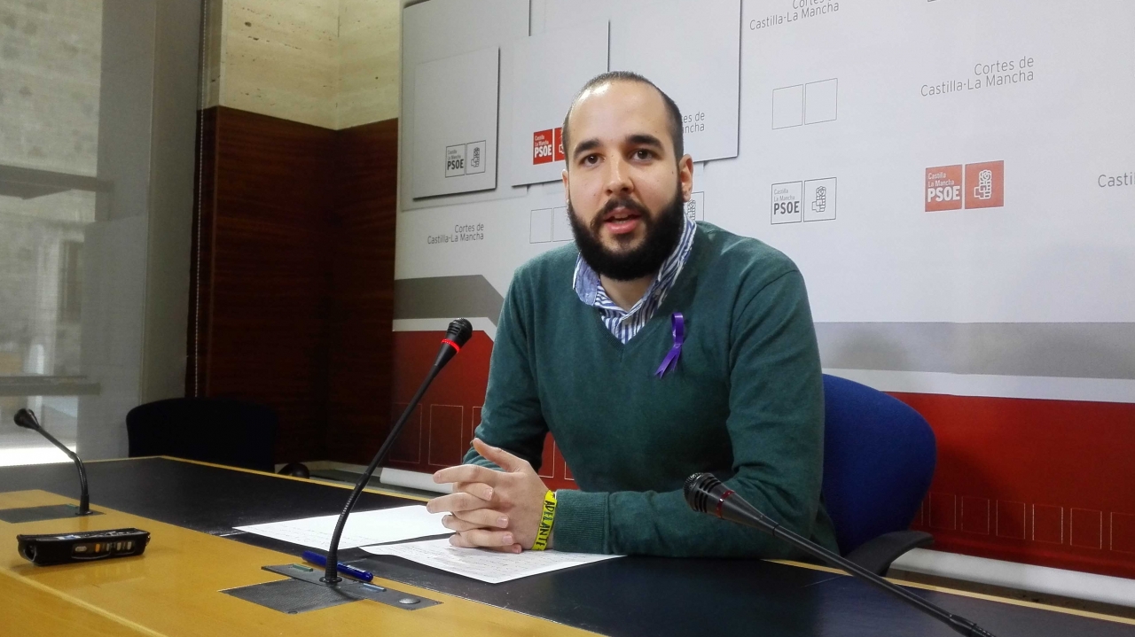 "Rajoy y Cospedal deberían tomar ejemplo de las políticas a favor de la mujer del presidente Page"