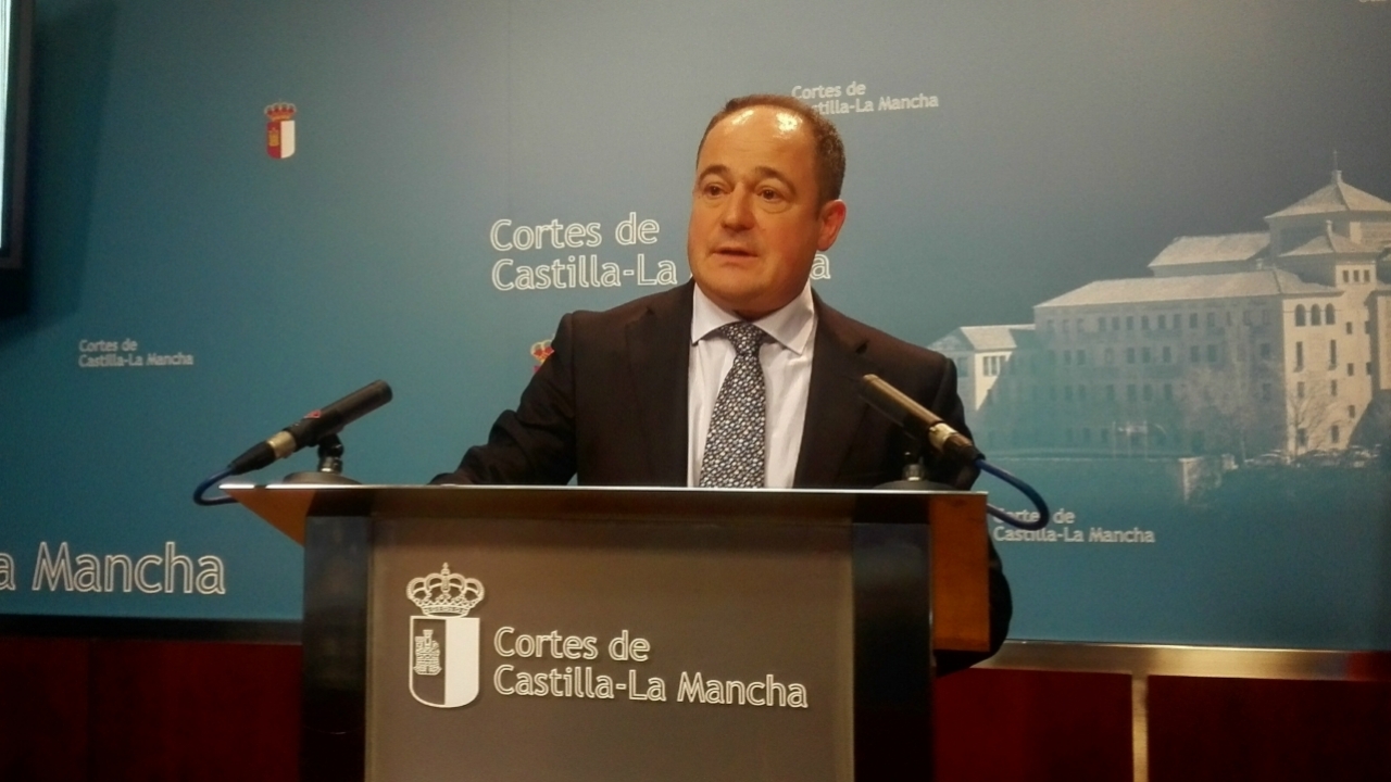 "Mientras el gobierno de García-Page cohesiona y vertebra el medio rural con un nuevo modelo de transporte, Cospedal lo aislaba"