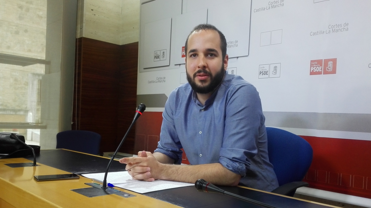 "Es lamentable que el PP no se alegre de que bajen las listas de espera sanitaria o que aumenten los dependientes atendido