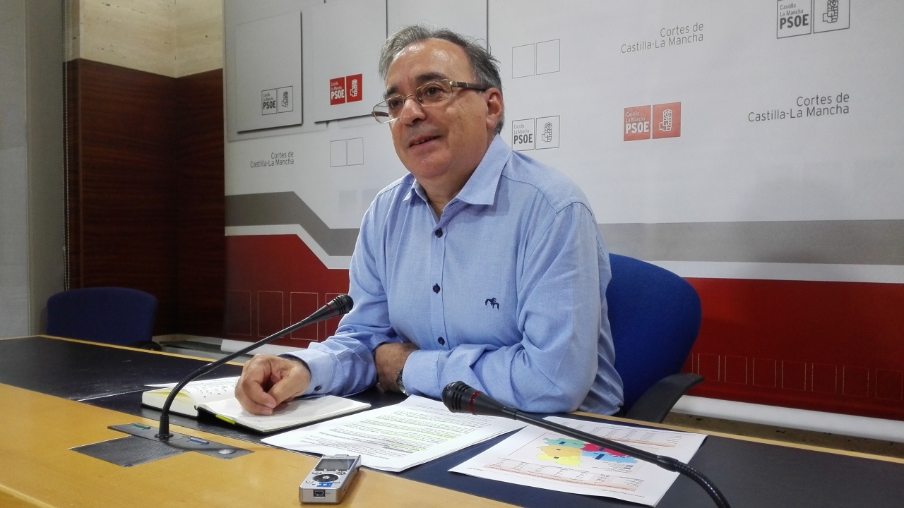 "Desde que gobierna García-Page, cada día hay 46 parados menos, frente a los 45 parados más que había con Cospedal al día"