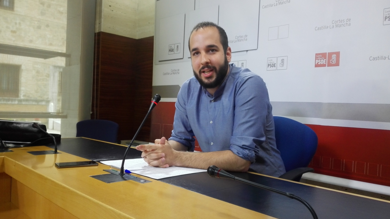 "Poco o nada se puede aprender de Rajoy y Cospedal cuando representan al Partido Popular de los recortes y la corrupción"