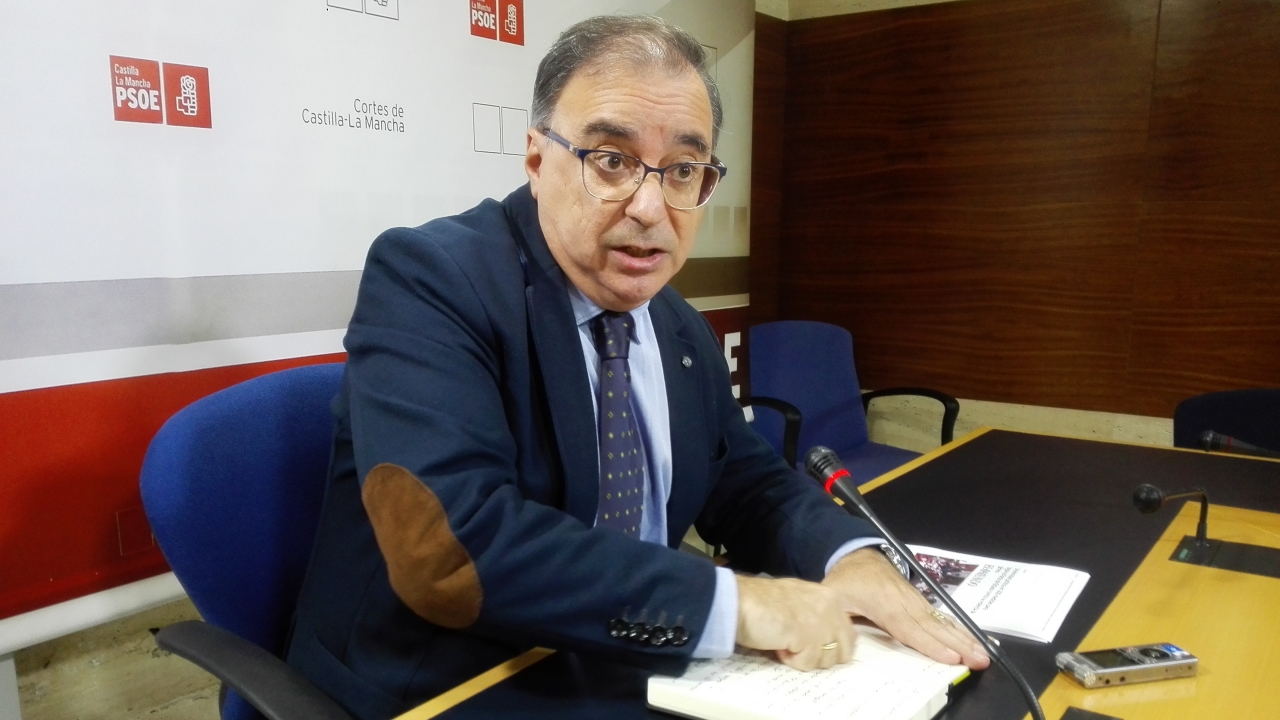 "Cospedal tiene que pedir perdón a todos y cada uno de los cargos públicos socialistas a los que persiguió de manera indecente"