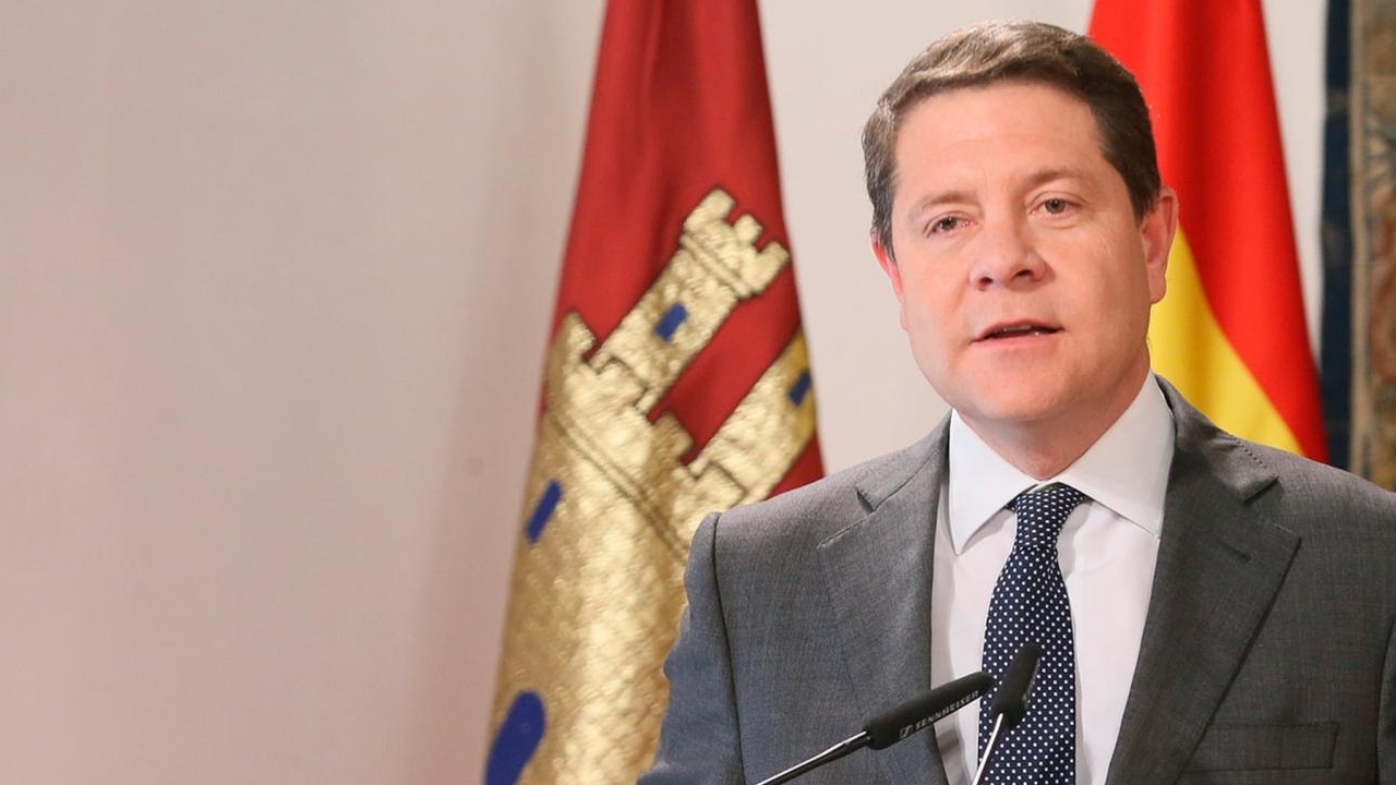 García-Page: "La Constitución aún tiene desarrollo posible para blindar todos los aspectos sociales como educación, sanidad y prestaciones"