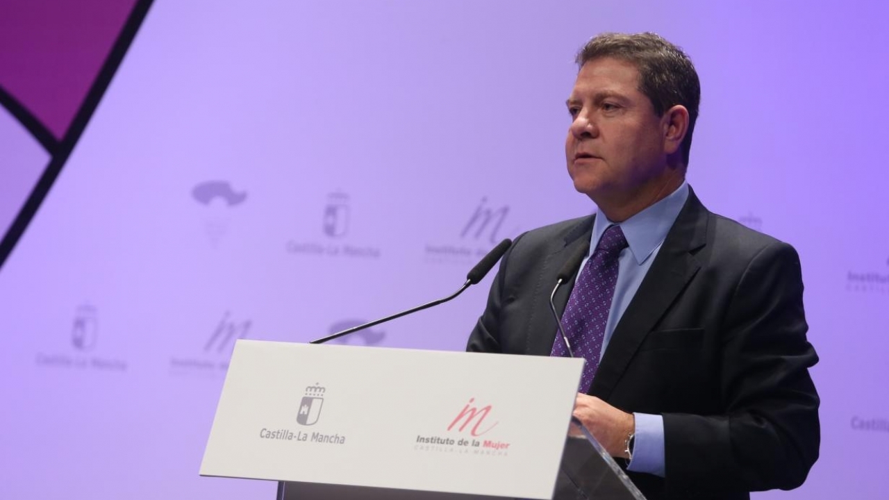 García-Page anuncia la campaña de invierno para la erradicación de la violencia de género, que culminará en 2018 con la Ley "más dura" contra esta lacra