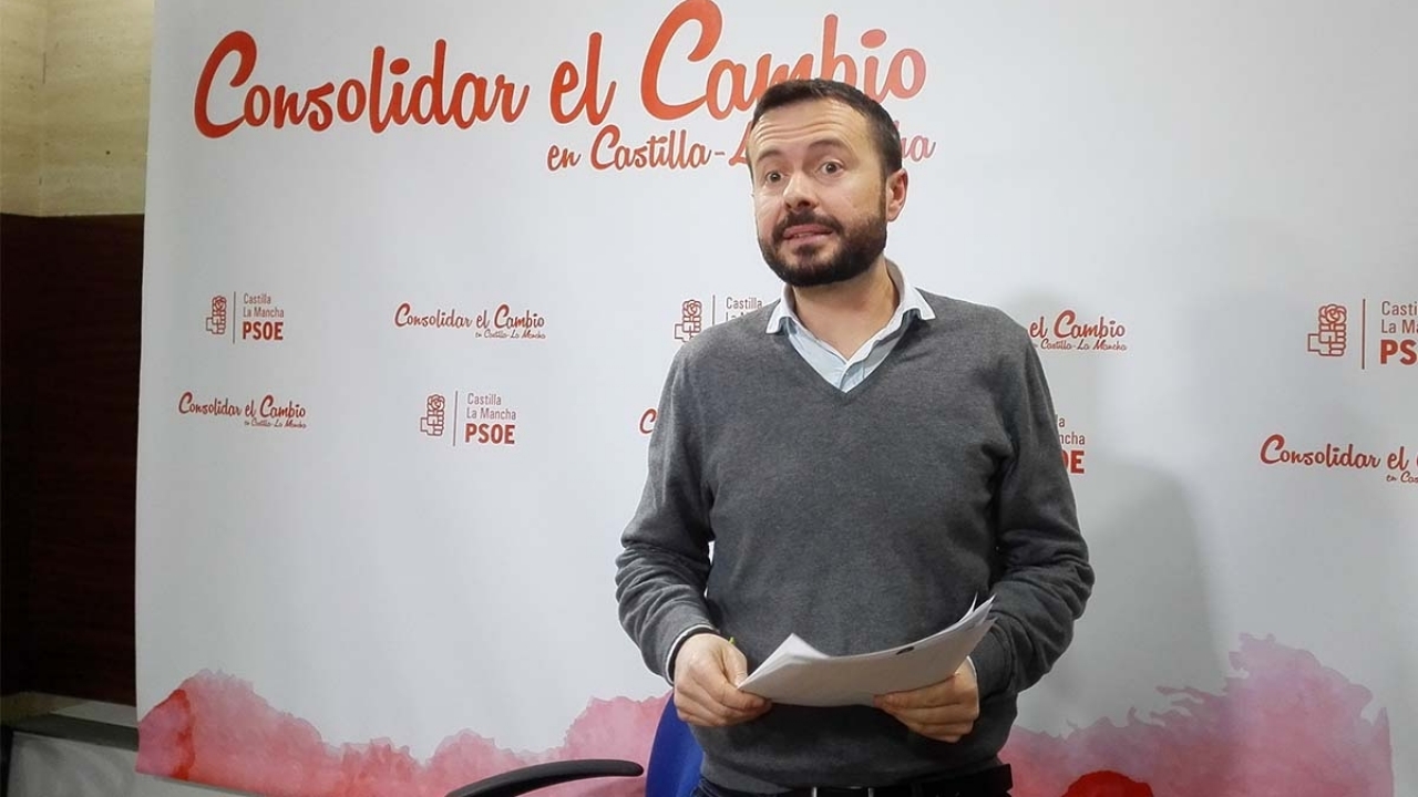 "Cospedal, que fue la campeona de los recortes sociales, hoy también sabemos que fue la campeona de los recortes en la Universidad"