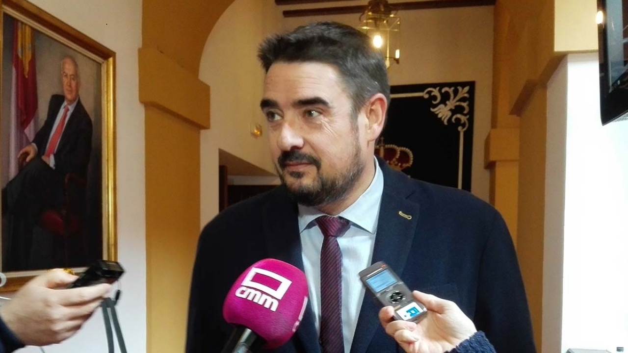 "Nacho Villa y el PP no pueden irse de rositas después de haber despilfarrado tanto dinero en la radio y televisión públicas"