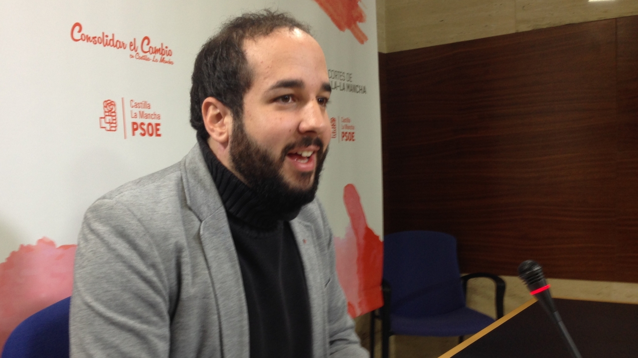 El PSOE recuerda que es el Gobierno de Page el que está recuperando las líneas de transporte de viajeros y escolares que Cospedal eliminó