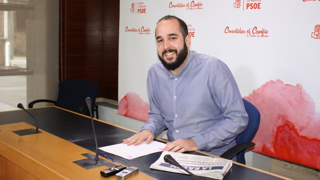 "Lo que huele mal es la descomposición del PP por los duelos de poder de Cospedal"