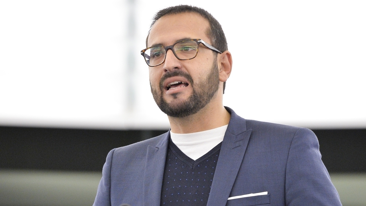 "Exigimos a Rajoy y a su gobierno que no acepte un presupuesto comunitario que supongo recortes en los fondos para nuestro medio rural"