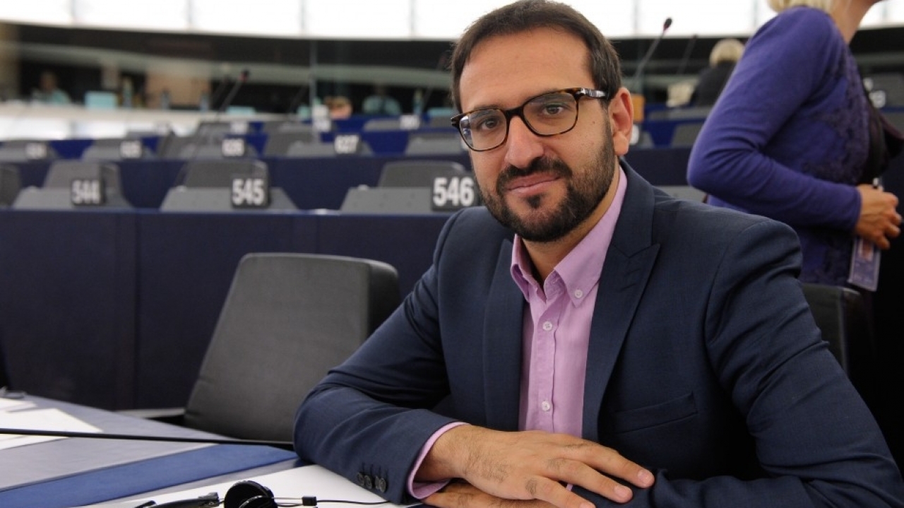 Sergio Gutiérrez pide a Juncker una regulación europea que obligue a verificar la identidad real de los usuarios de redes sociales