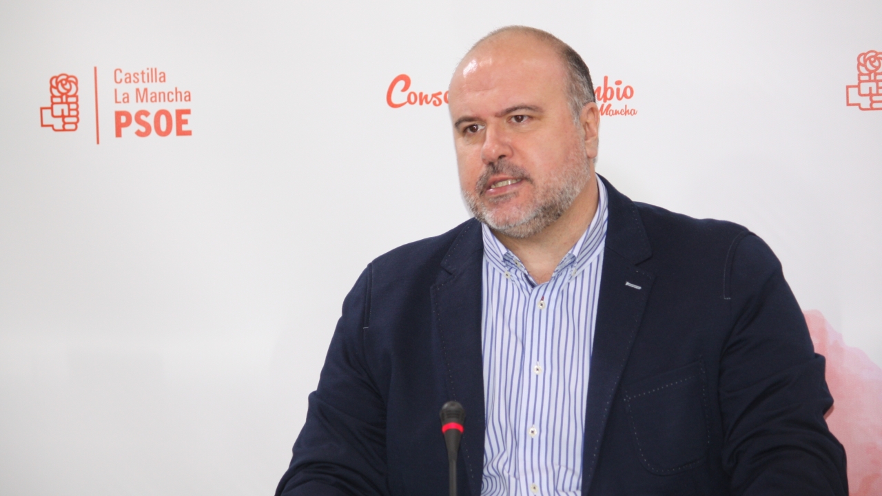 "Los dirigentes del PP en vez de insultar y crispar lo que deberían hacer es regenerarse"