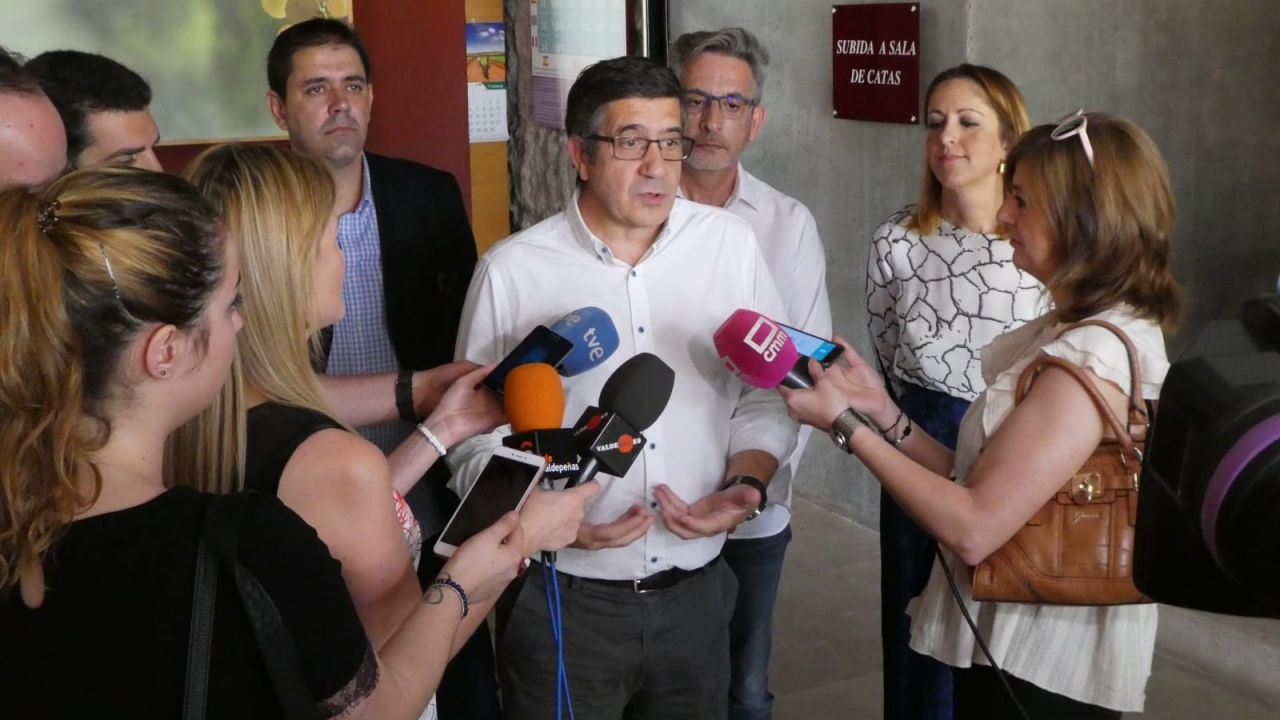 "Vamos a utilizar el diálogo y la negociación, olvidados por el anterior ejecutivo del PP, para buscar acuerdos y sacar las cosas adelante"