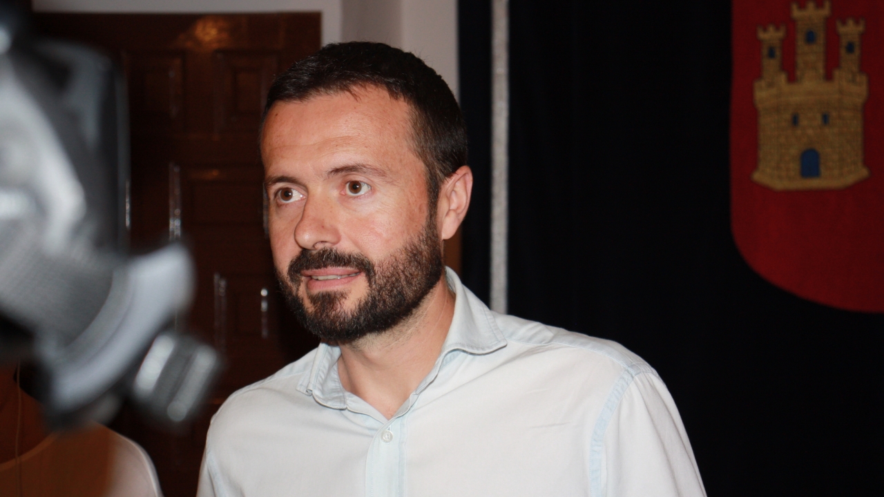 "Tras el veto de por vida del Consejo de Europa, Conde ha quedado desacreditado para ostentar cualquier cargo público"