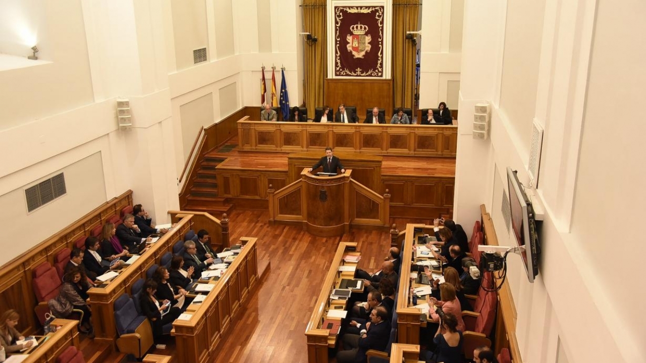 García-Page propone un ‘cheque para la primera oportunidad’ dirigida a los jóvenes que no hayan accedido al mercado laboral un año después de acabar su formación