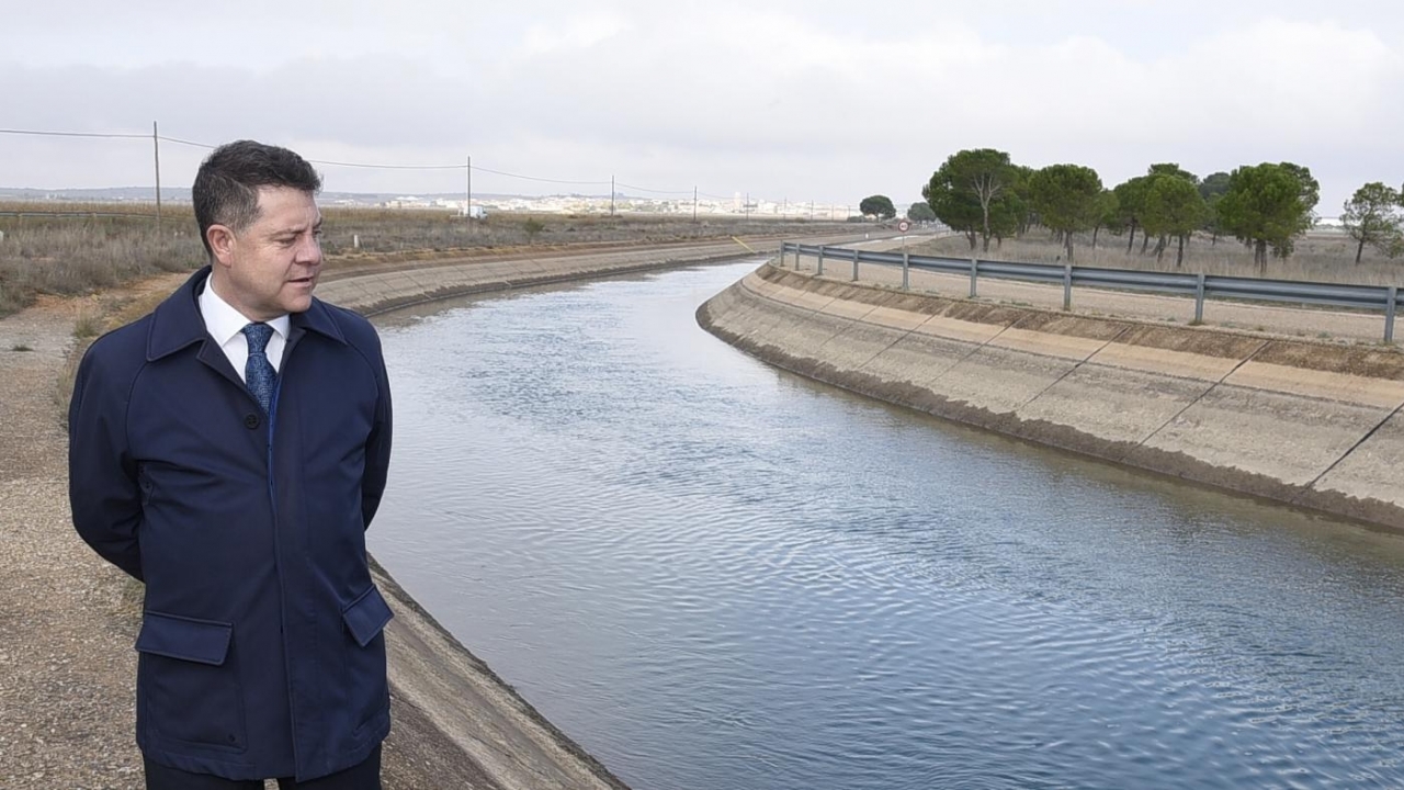 García-Page califica el trasvase Tajo-Segura de "indecencia ecológica" y exige su fin para ser coherentes con el "giro" hacia el ecologismo del país