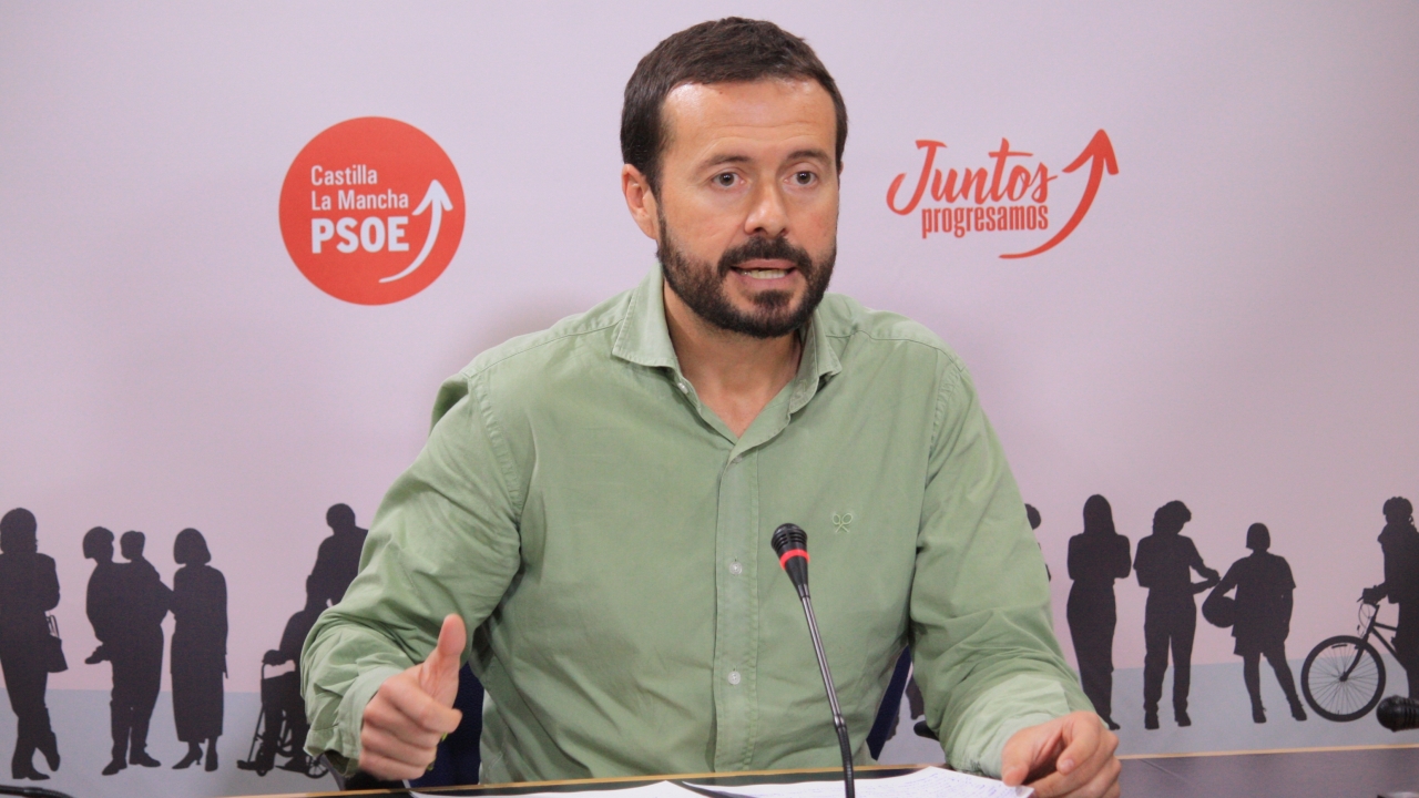 "Mientras García-Page, hoy y todos los días, sigue recuperando C-LM, Núñez se va a ver a Cosidó"