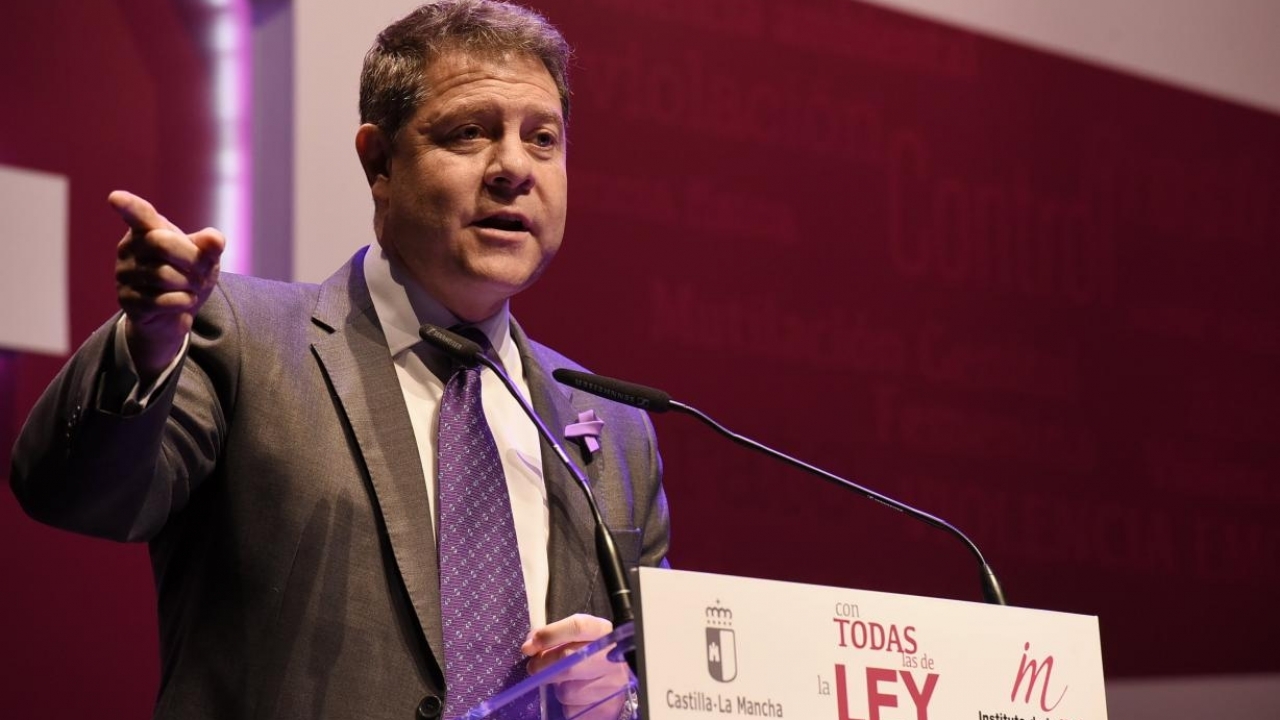 García-Page apela al consenso entre todos los partidos para trabajar por la igualdad y "penalizar y perseguir a quienes difundan valores violentos"