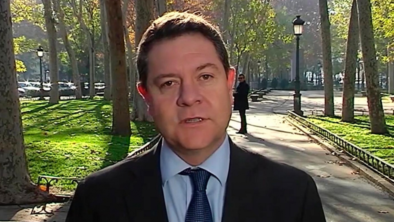 El presidente regional alerta sobre la "amenaza" que el independentismo catalán supone para "cualquier Constitución" y la "soberanía nacional"