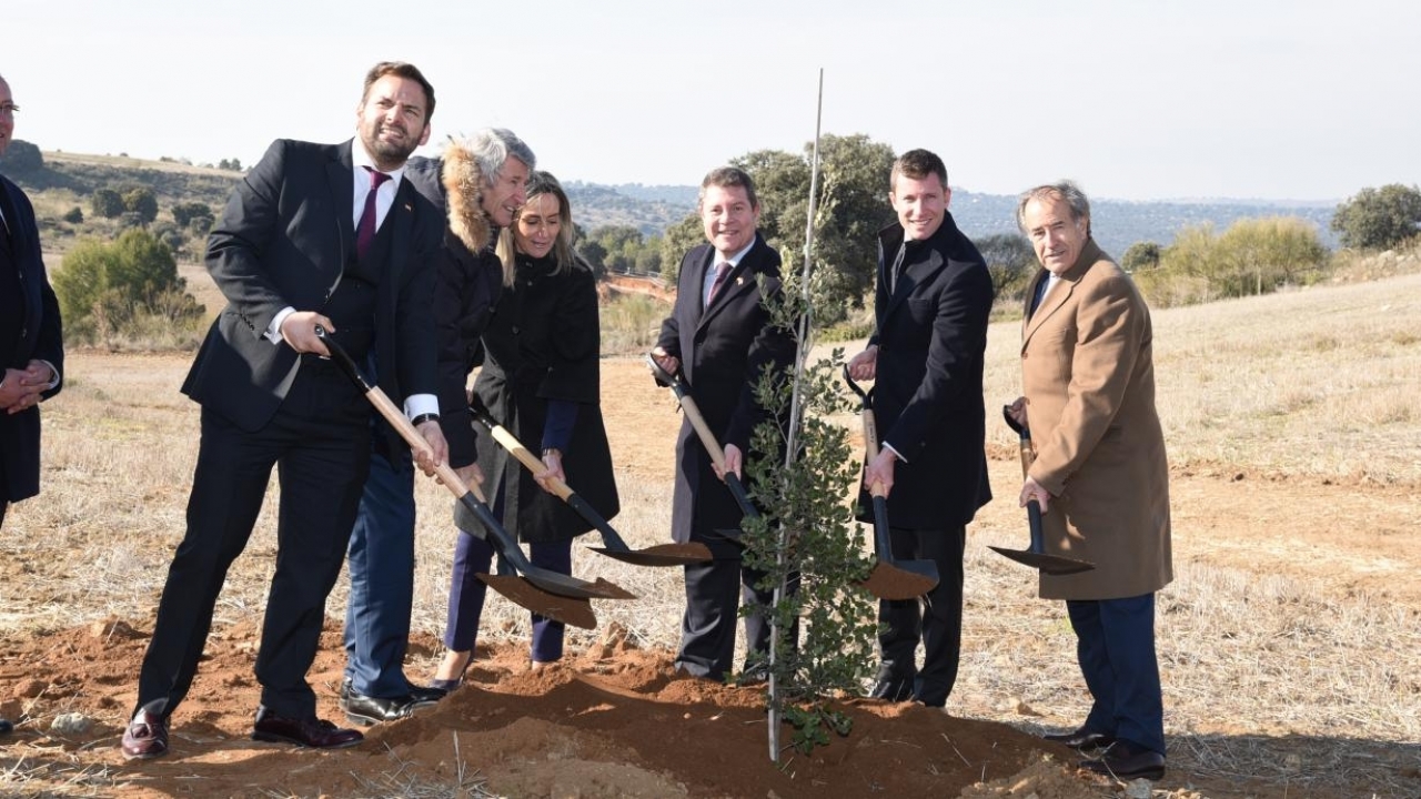 García-Page destaca la llegada de 43 proyectos con inversión extranjera que "han puesto sus pies" en la región en tres años