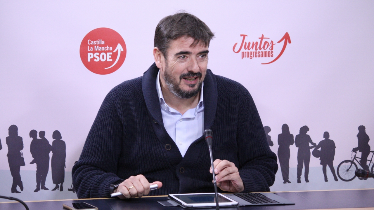 "Núñez ha ido a Andalucía a enseñar a Moreno Bonilla lo que hizo Cospedal en C-LM que no fue otra cosa que recortar"