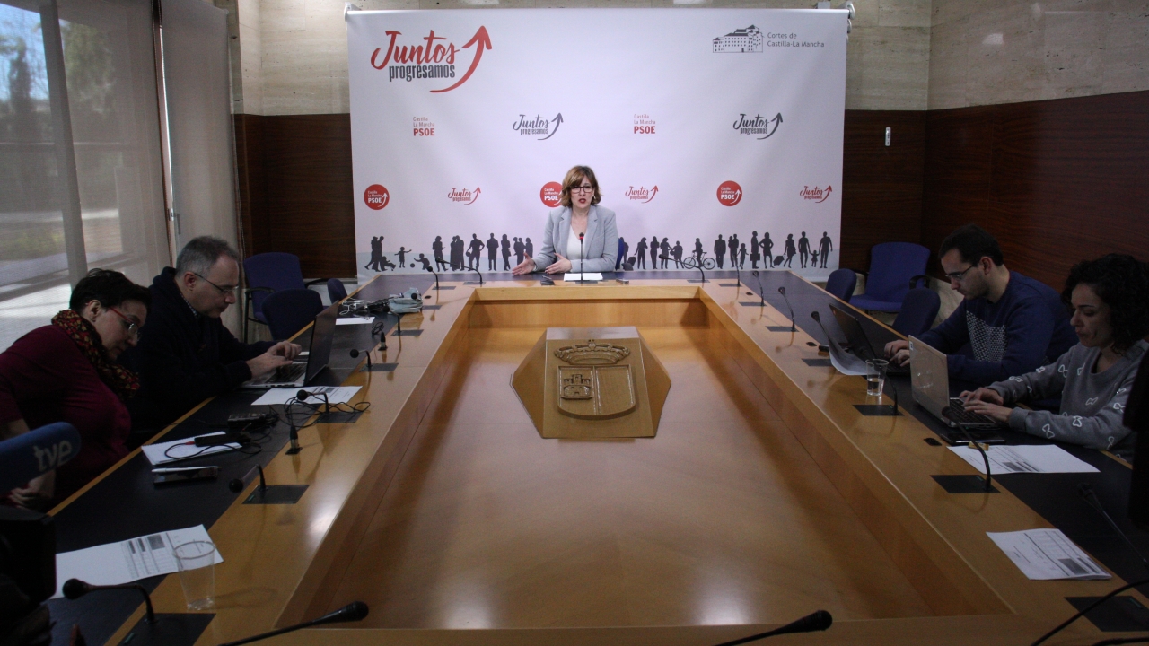 El PSOE califica de "extremadamente grave" que Núñez no condene las palabras de Román comparando feminismo y fascismo