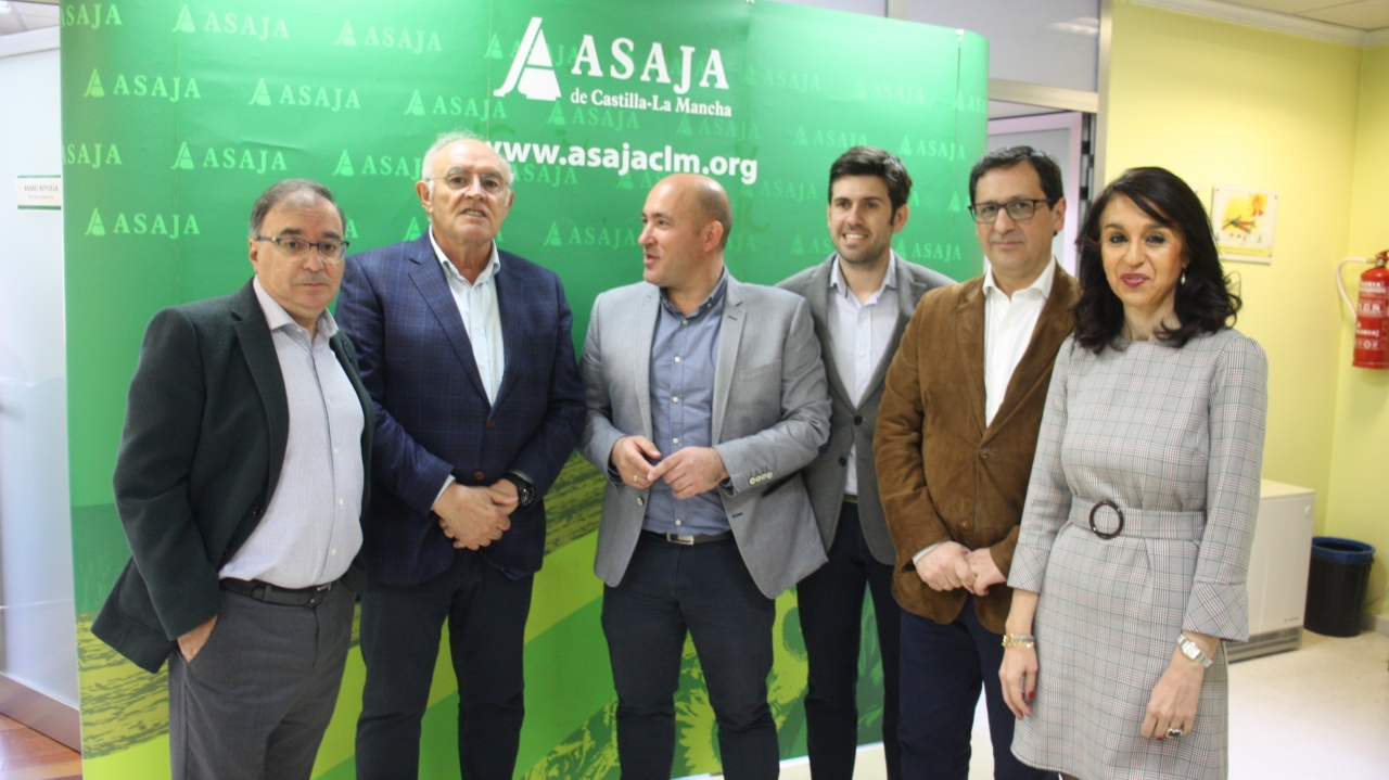 "No se puede seguir llevando agua a otras regiones que tienen desaladoras mientras que nuestros agricultores tienen problemas para regar en C-LM"