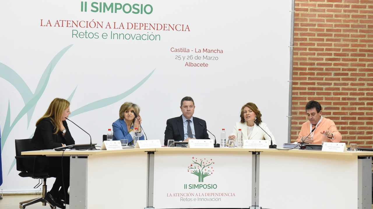 García-Page recuerda al Estado la deuda pendiente de 450 millones a la región en concepto de dependencia