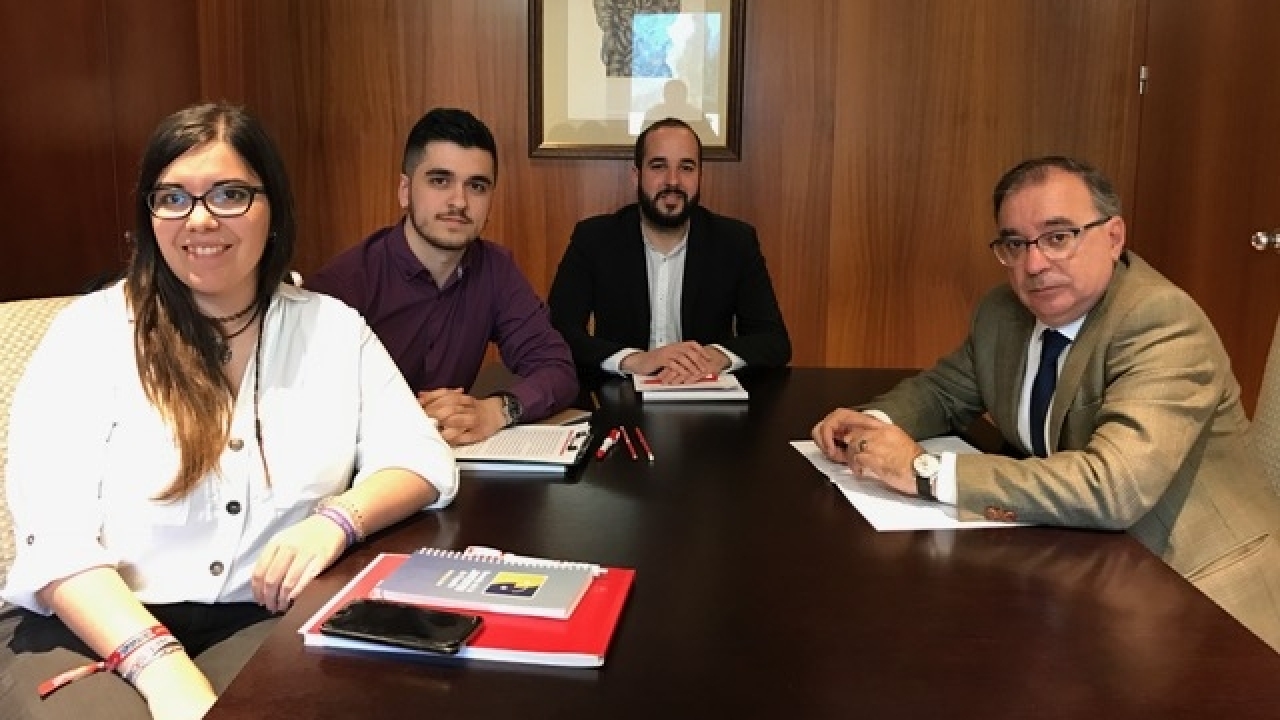 El Grupo Socialista mantiene un encuentro con la Plataforma de Juventud de Castilla-La Mancha