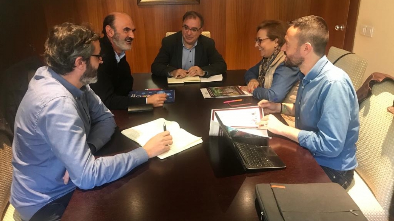 Reunión entre representantes del PSOE y de la Plataforma de Organizaciones de la Infancia de C-LM