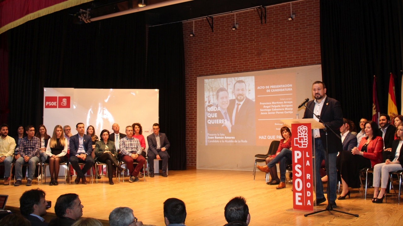 Numerosos cargos socialistas e institucionales arropan a Juan Ramón Amores como candidato del PSOE en La Roda