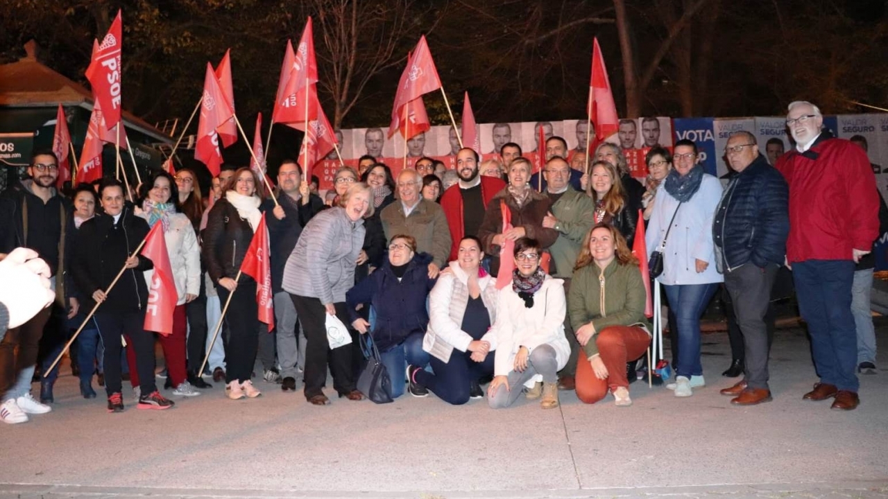 Isabel Rodríguez y Miguel González piden que el 28 de abril se vote al  Partido Socialista  "para que le vaya bien a Puertollano"