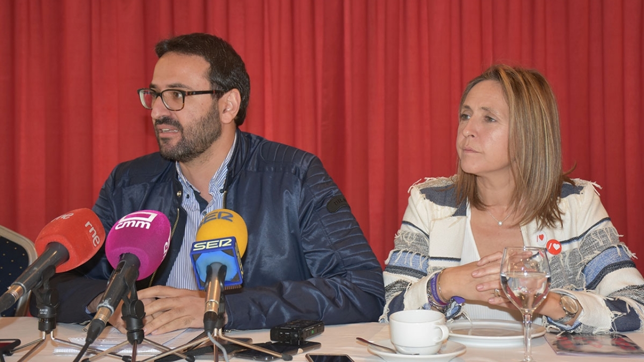 "Mientras el PSOE va a duplicar la capacidad de las desaladoras, el PP quiere incrementar el agua trasvasada"