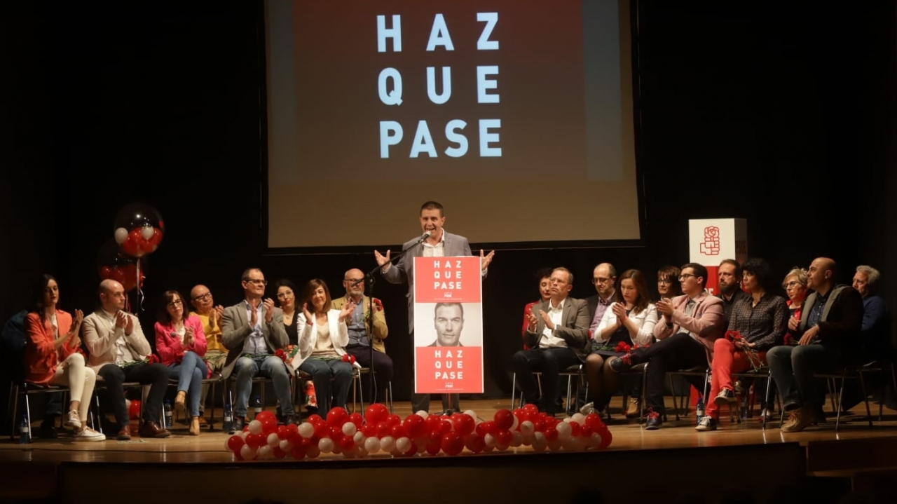 Cabañero: "Mientras las derechas sólo piensan en contar banderas de los balcones, el PSOE demuestra que la suya es la de la solidaridad"