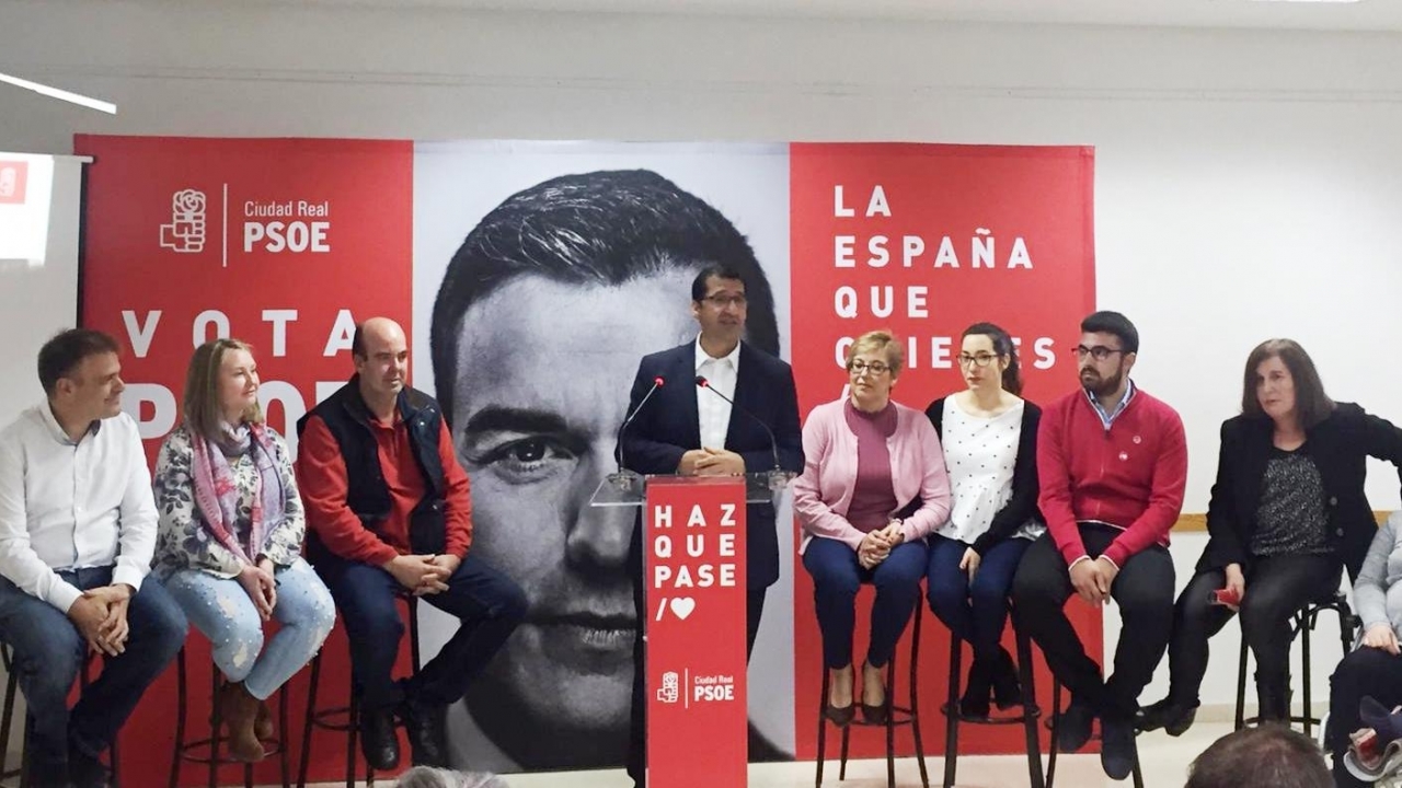 Caballero: "Pido a la gente sencilla y moderada que no se confíe y que aglutine su voto en el PSOE para evitar un retroceso de 40 años"