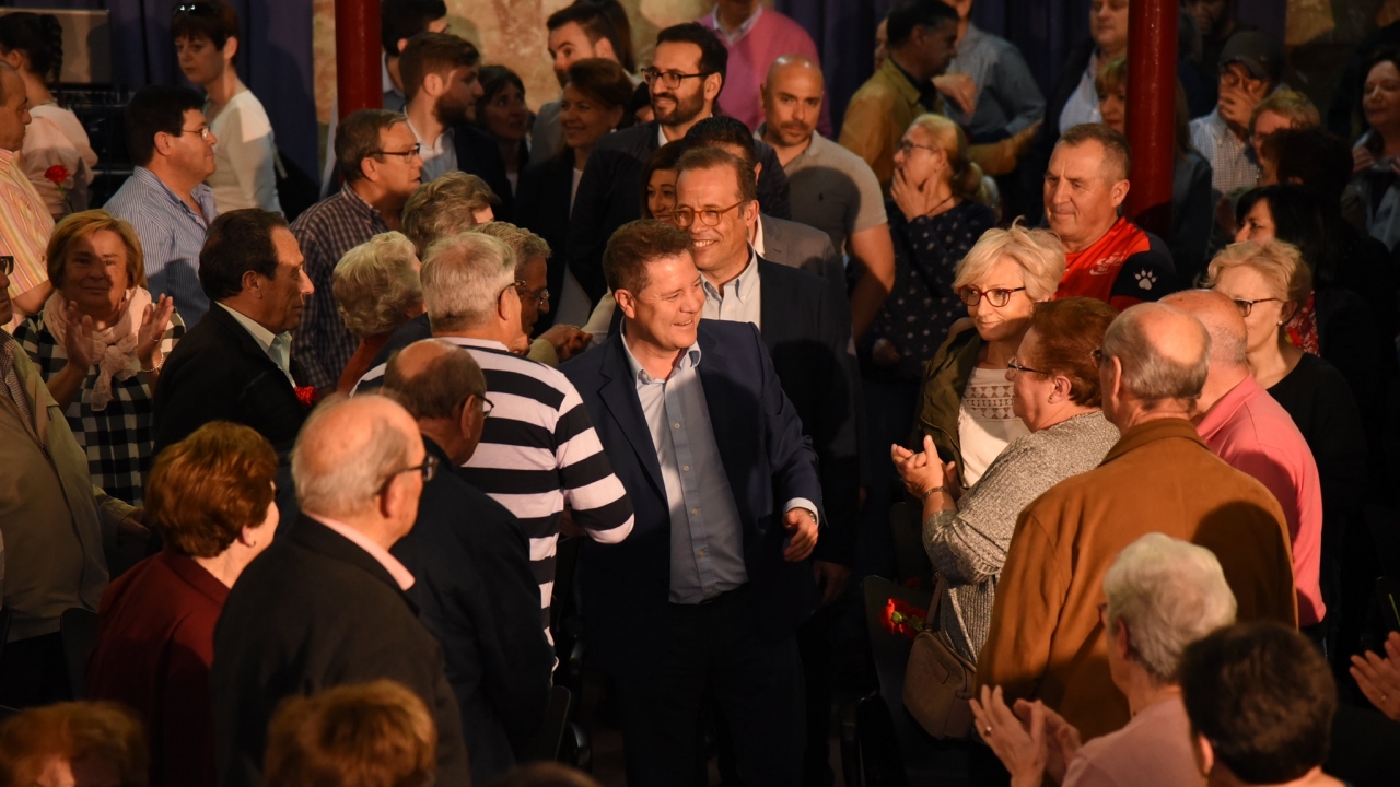 García-Page asegura que los almanseños "nunca van a tener problema con su hospital", que tampoco volverá a tener riesgo de privatización