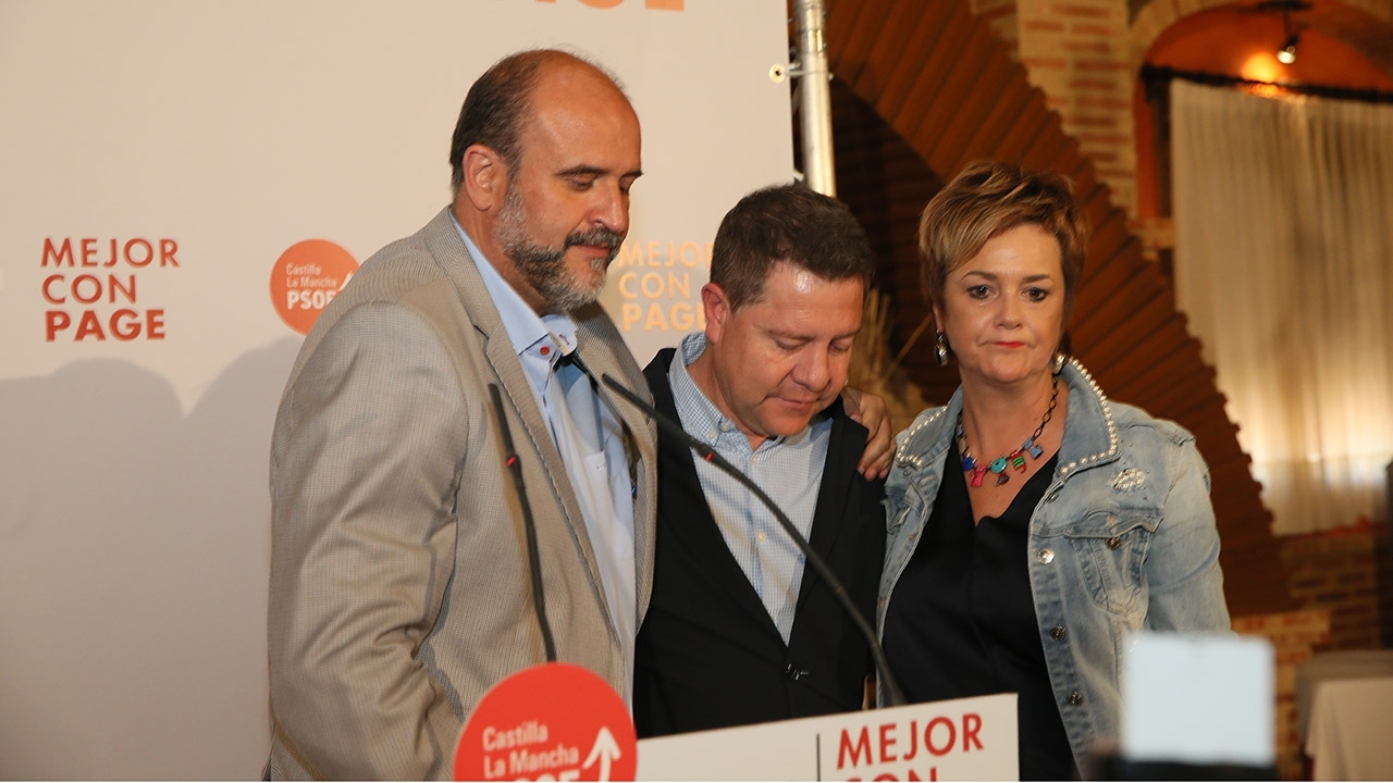 García-Page: "Hoy España no deja de ser más grande pero deja de tener a alguien como Rubalcaba que ha hecho mucho por este país"