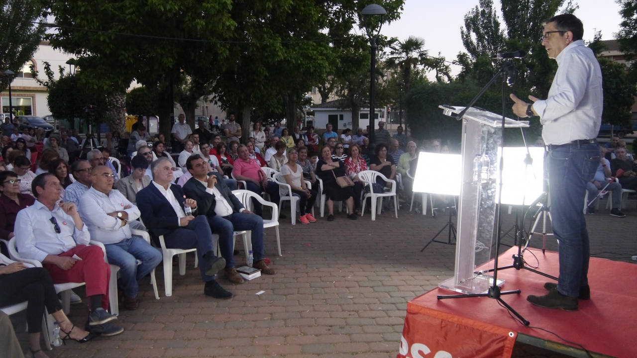 Patxi López arropa la candidatura de Ricardo Calzado en Malagón y rinden un merecido homenaje a Rubalcaba