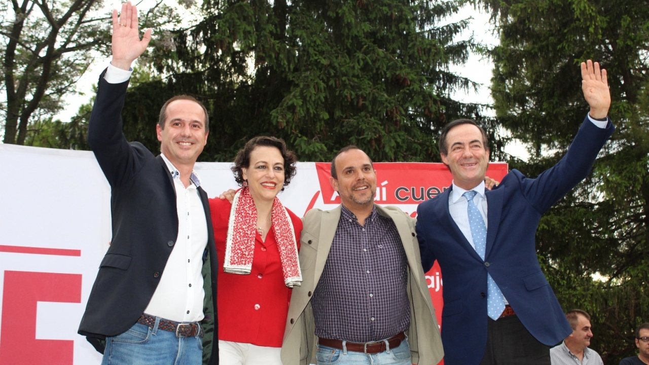 Valerio y Bono arropan a Alberto Rojo en un abarrotado mitin: "Vas a ser el próximo alcalde de Guadalajara"