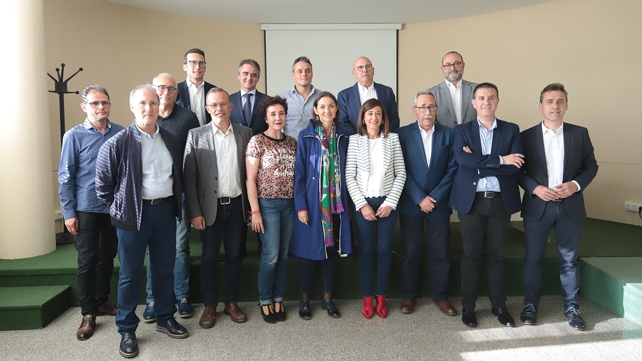 La ministra de Industria, Turismo y Comercio resalta la importancia del sector del calzado y apuesta por ponerlo en la "agenda" del gobierno